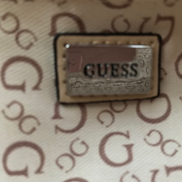 ♓️🅿️ NWT Guess large tote in taupe color - Picture 7 of 15